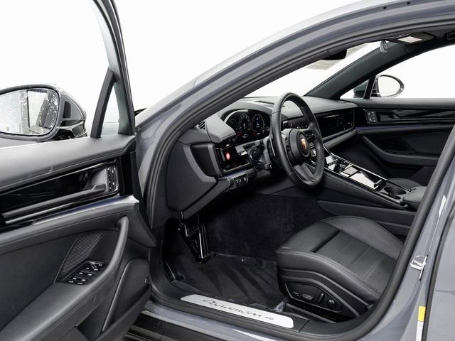 Certified 2025 Porsche Panamera 4 image 7