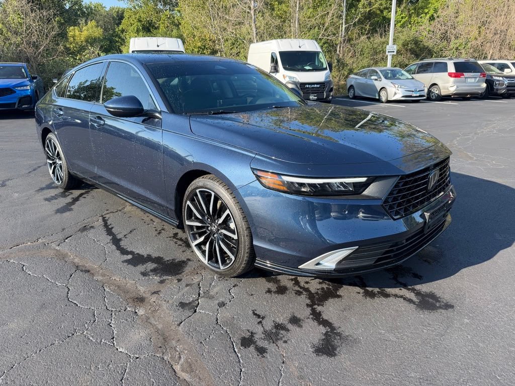 Used 2025 Honda Accord Touring image 4