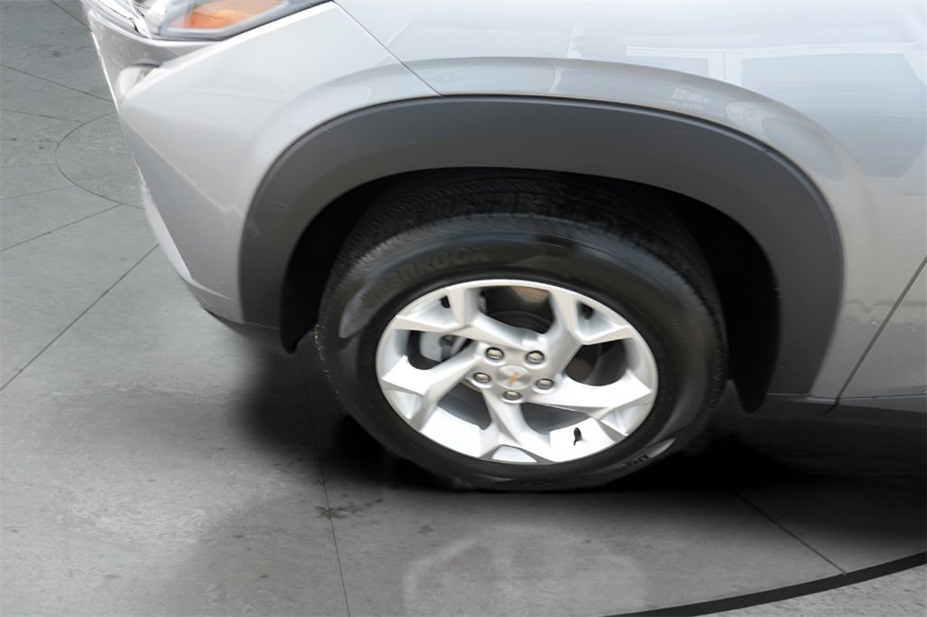 Used 2025 Chevrolet Trax LS w/ LS Convenience Package image 10