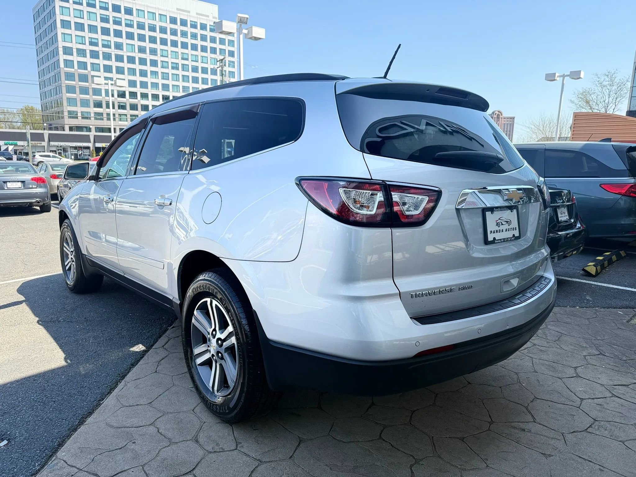 Used 2017 Chevrolet Traverse LT image 5