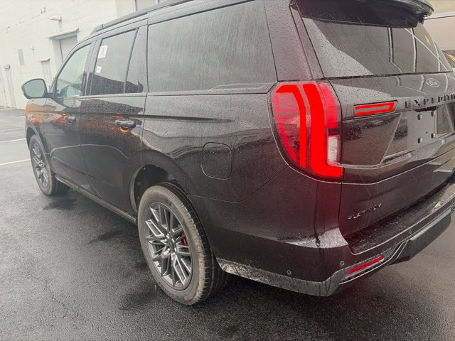 Used 2025 Ford Expedition Platinum w/ Stealth Performance Package AWD/4WD image 13