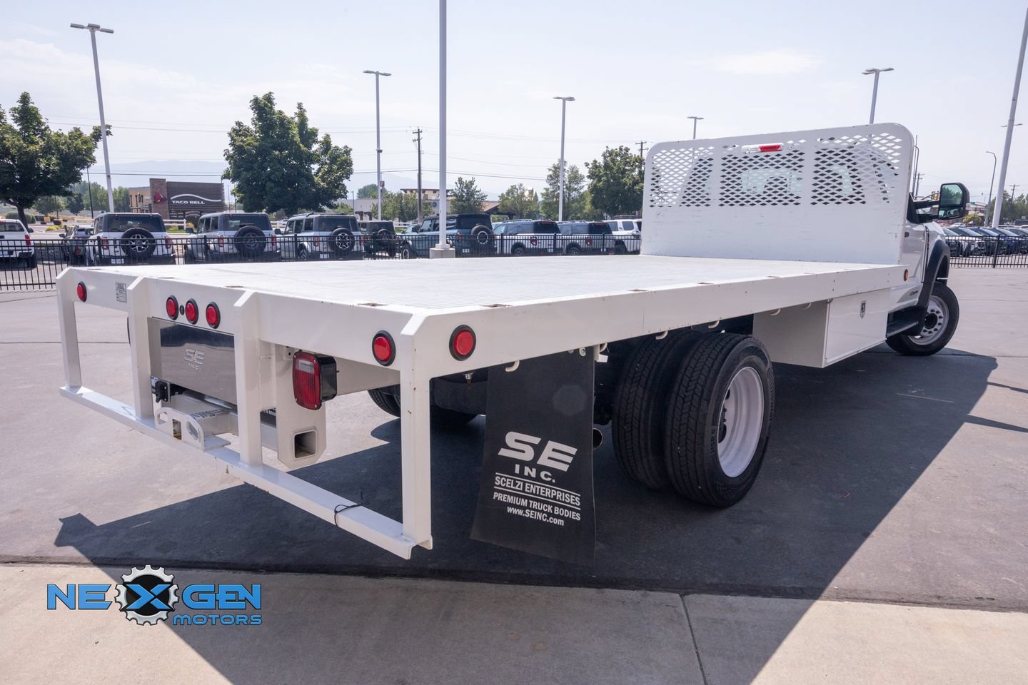 Used 2024 Ford F550 2WD Regular Cab Super Duty image 7