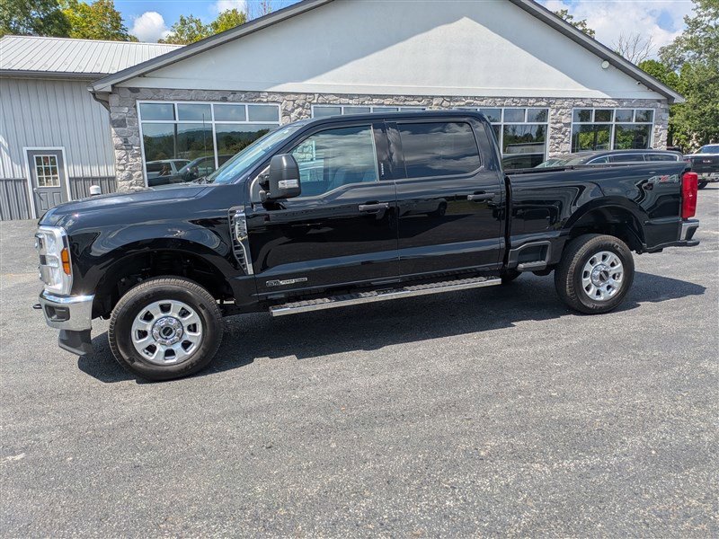 Used 2024 Ford F250 XLT image 3