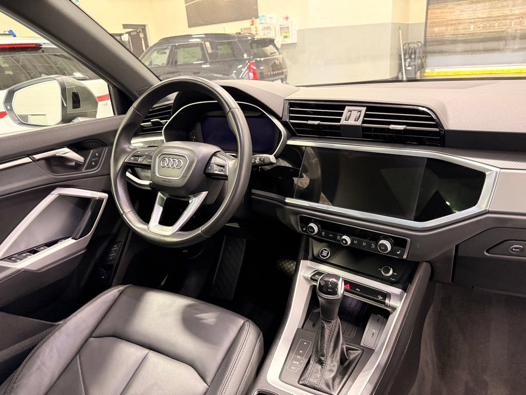 Used 2024 Audi Q3 2.0T Premium w/ Convenience Package AWD/4WD image 31