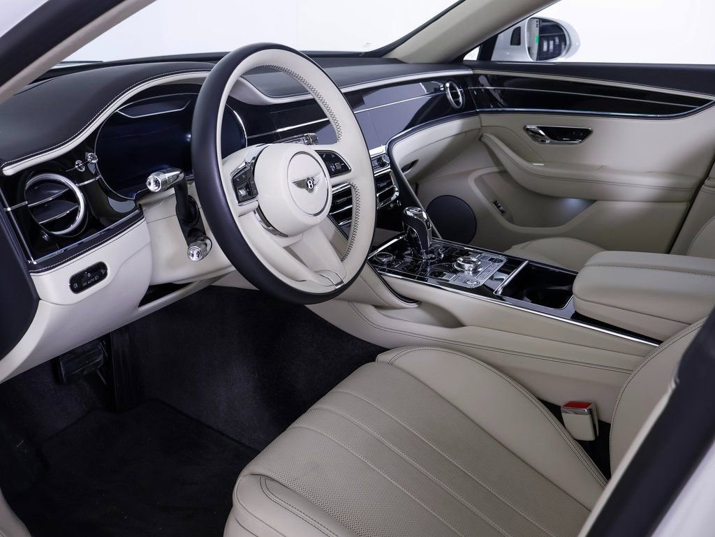 Used 2024 Bentley Flying Spur V8 image 4
