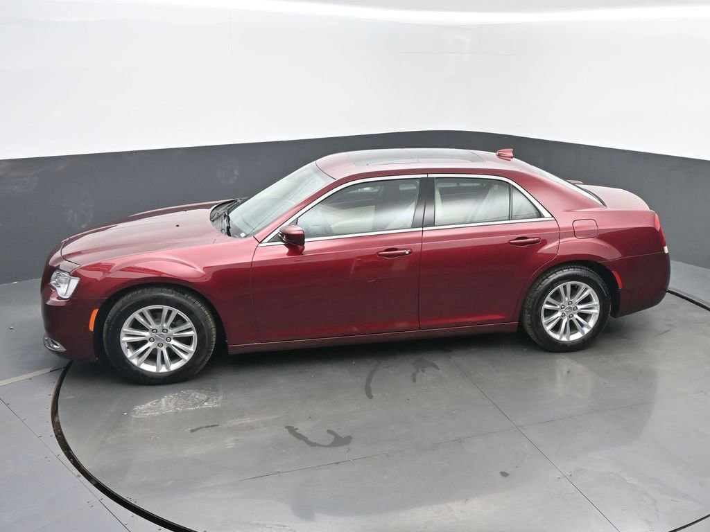 Used 2016 Chrysler 300 Limited image 37