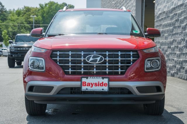 Used 2024 Hyundai Venue SEL FWD image 3