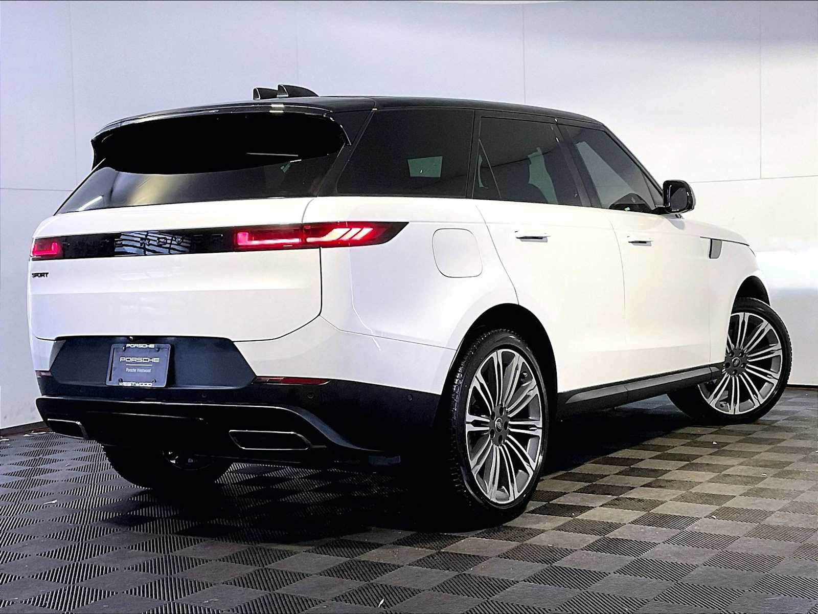 Used 2024 Land Rover Range Rover Sport SE AWD/4WD image 7