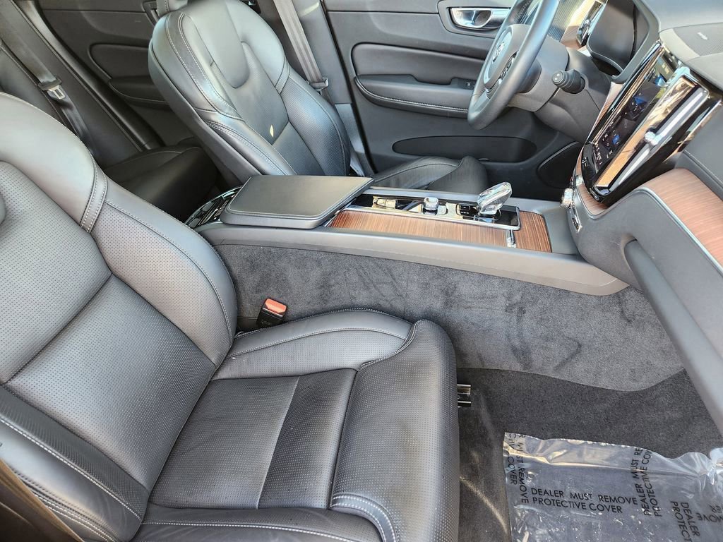 Used 2023 Volvo XC60 B6 Ultimate w/ Climate Package image 8