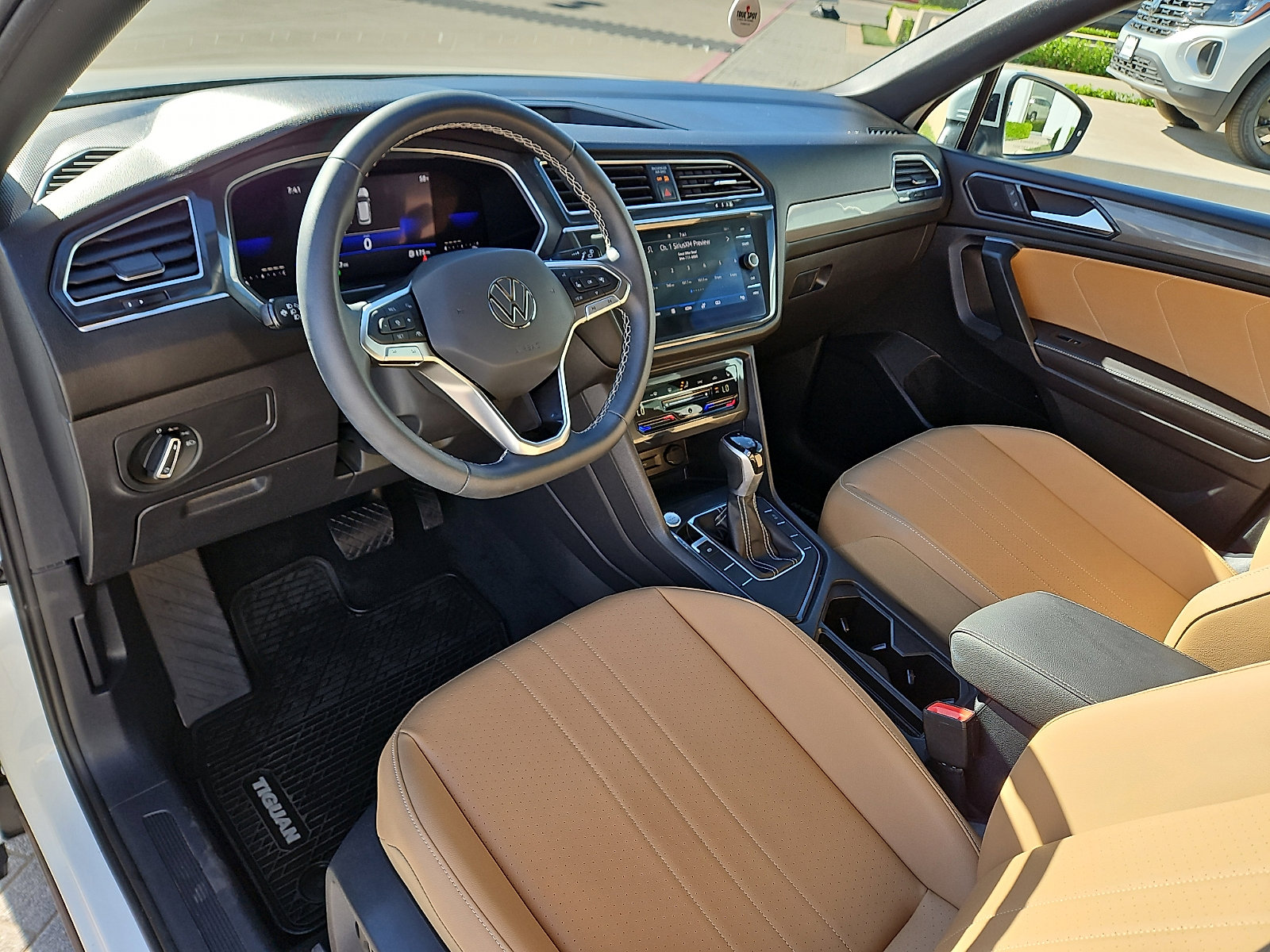 Certified 2022 Volkswagen Tiguan SE image 9