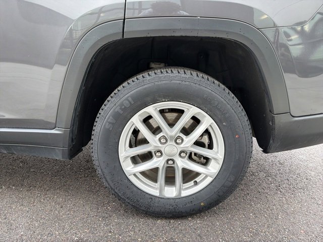 Used 2024 Jeep Grand Cherokee L Laredo w/ Trailer Tow Package image 4