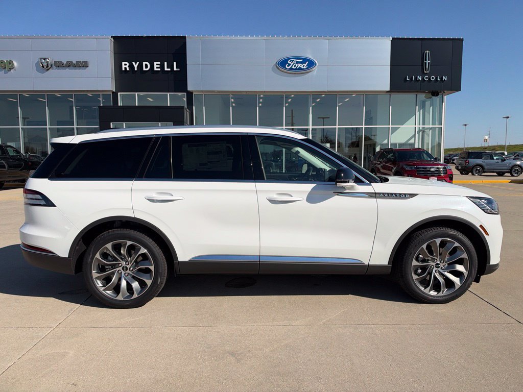 New 2027 Lincoln Aviator AWD image 2