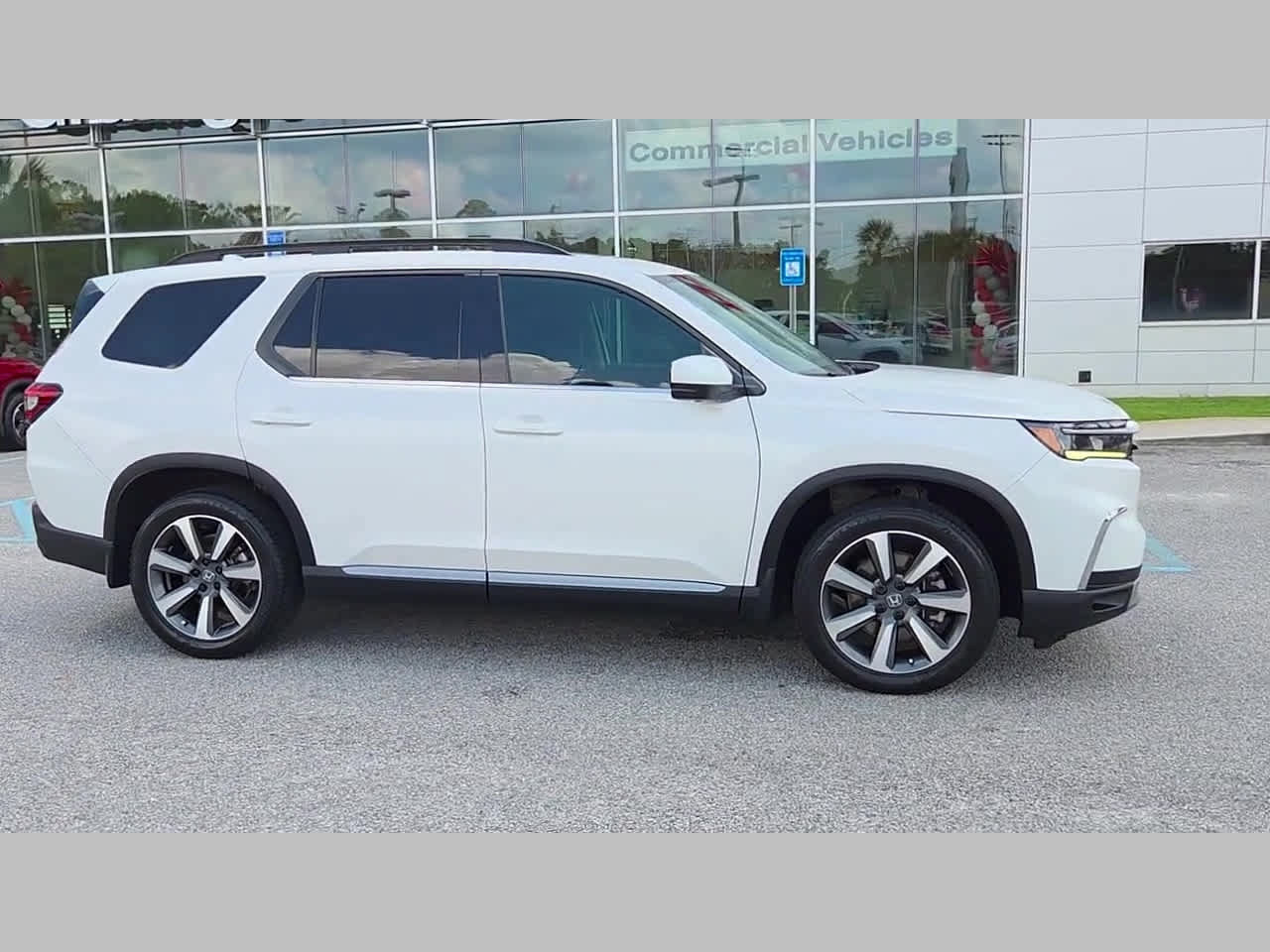 Used 2025 Honda Pilot Elite image 35