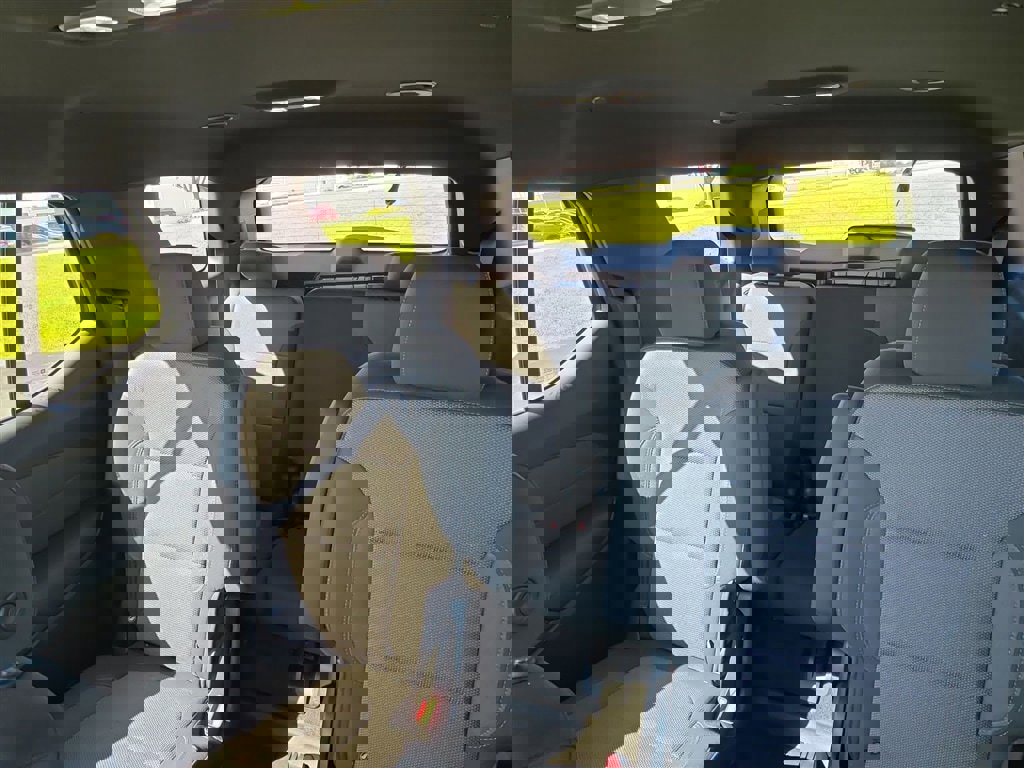 Used 2023 Chevrolet Traverse LT image 23