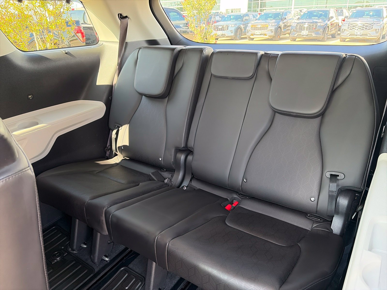 Used 2024 Kia Carnival EX FWD image 23