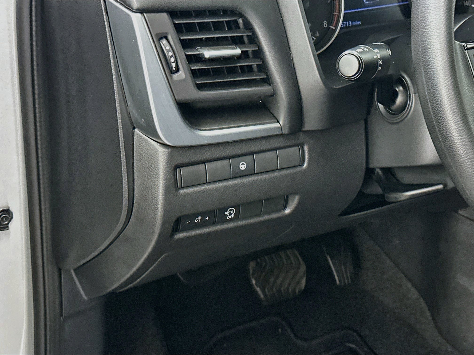 Used 2023 Nissan Rogue SV AWD/4WD image 17