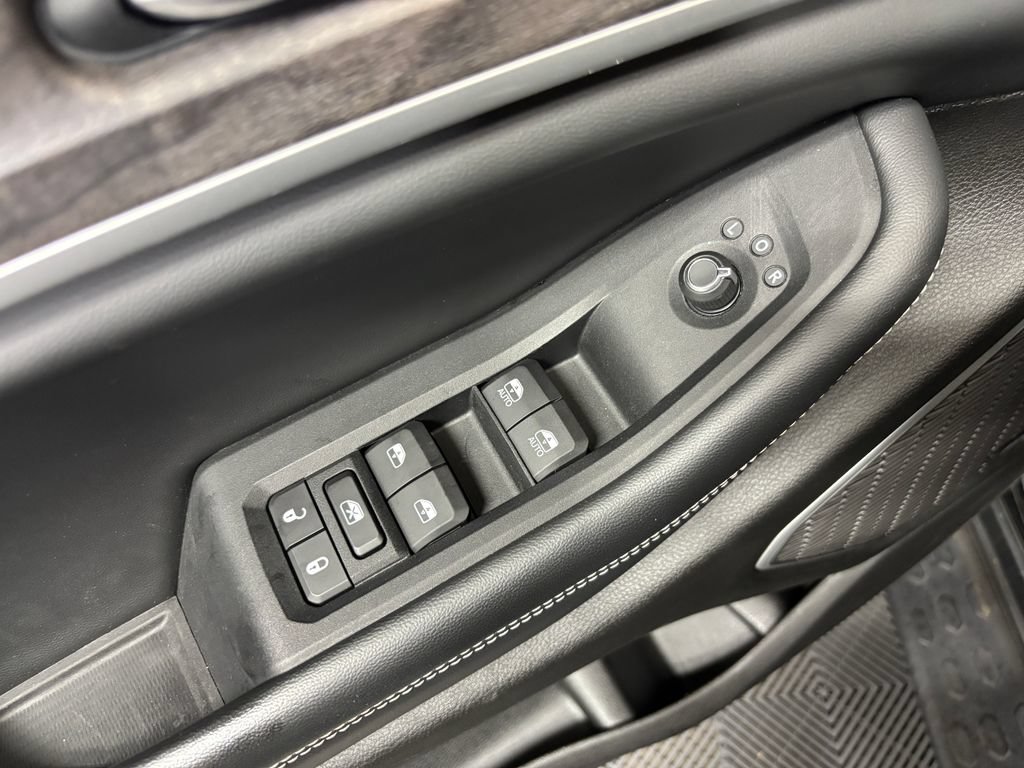 Used 2022 Jeep Grand Cherokee L Limited w/ Luxury Tech Group II AWD/4WD image 19