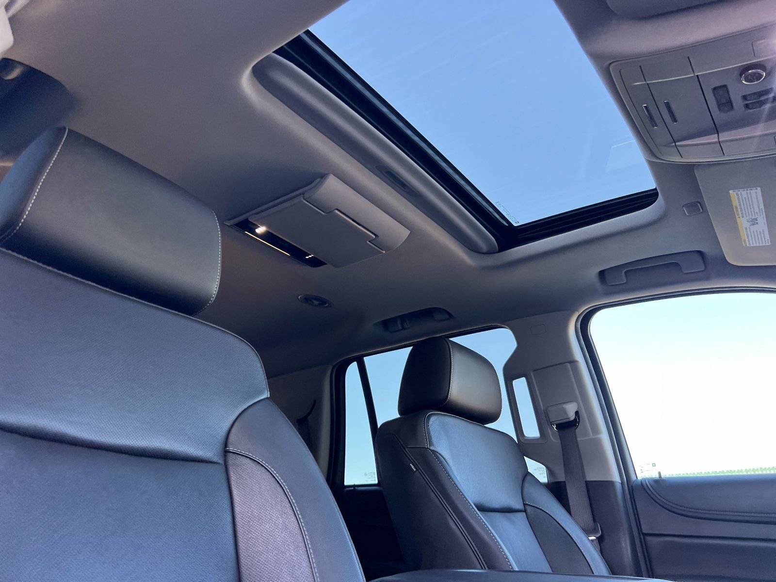 Used 2019 GMC Yukon SLT w/ Open Road Package AWD/4WD image 18