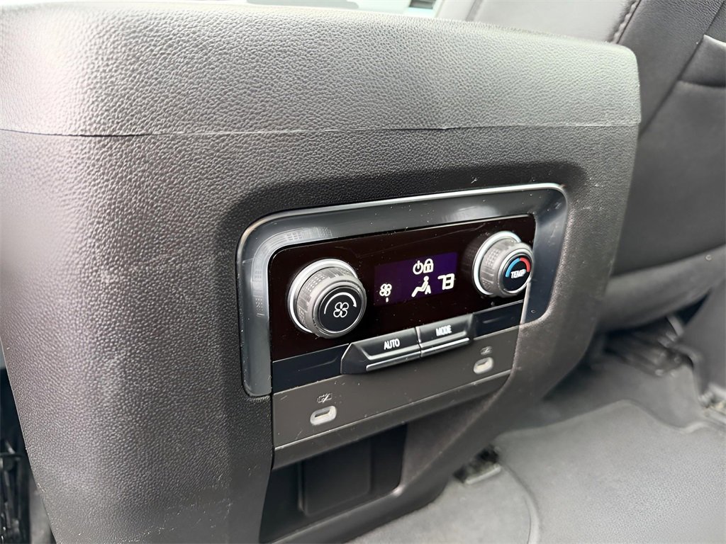 Used 2023 Chevrolet Suburban Z71 image 21