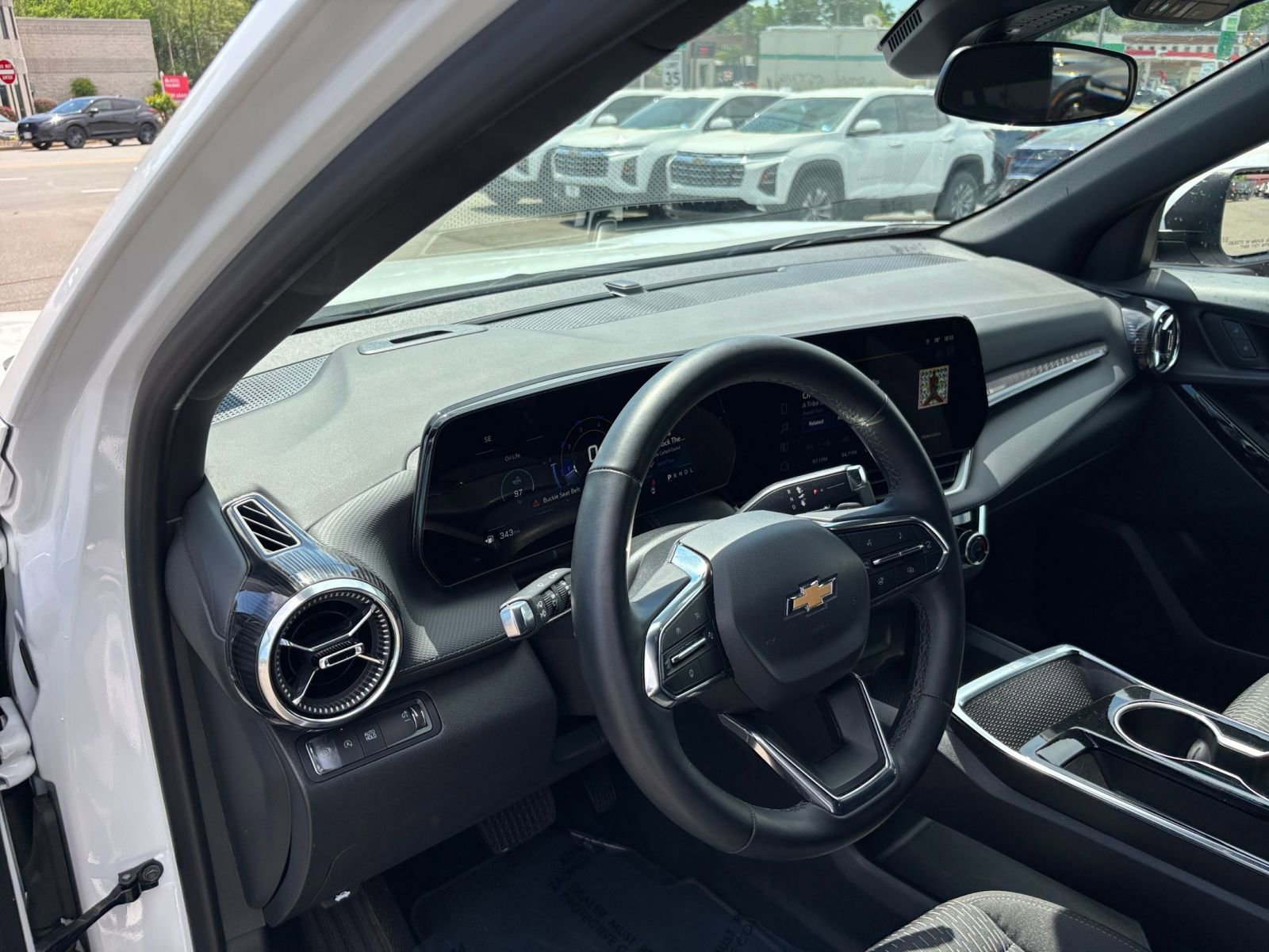Used 2025 Chevrolet Equinox LT FWD image 34