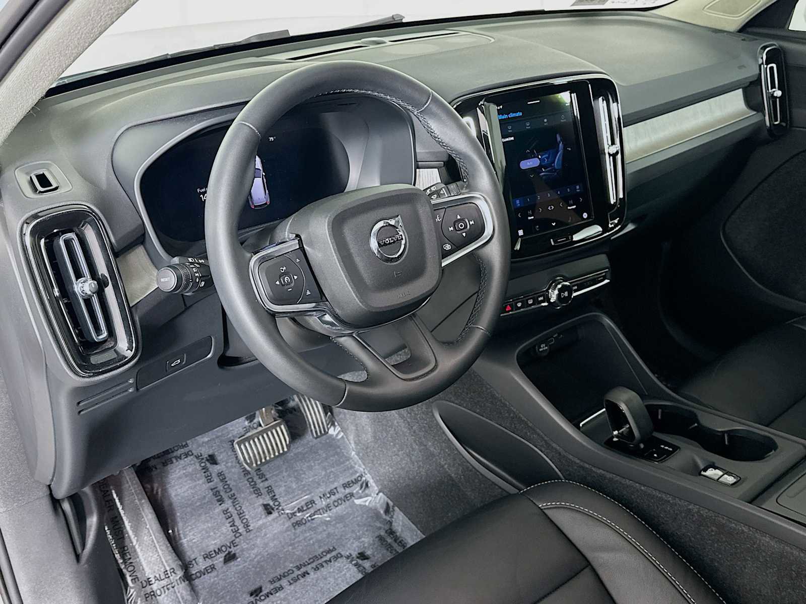 Used 2023 Volvo XC40 B4 Core w/ Convenience Package image 9