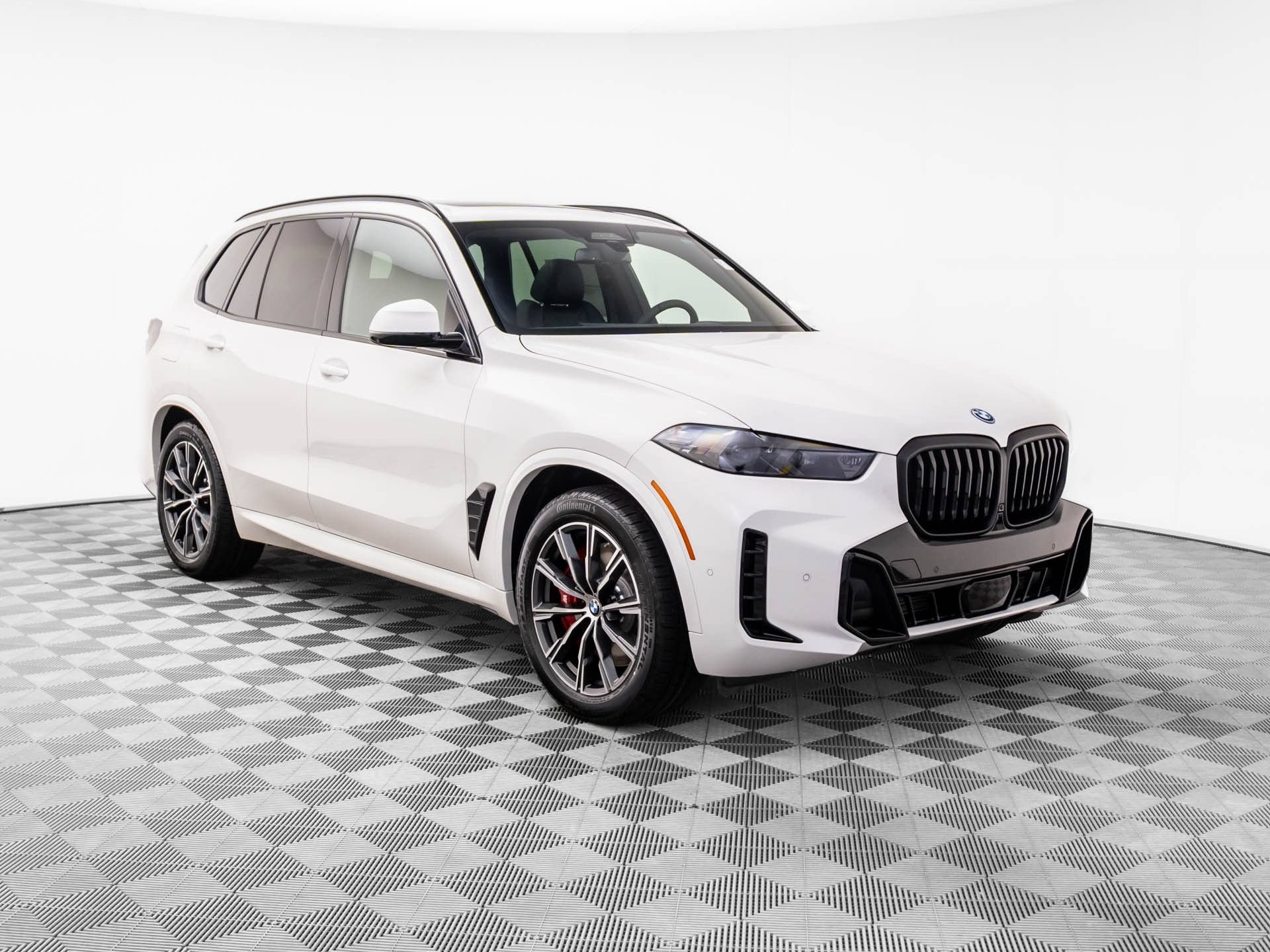 Used 2026 BMW X5 xDrive50e w/ M Sport Package AWD/4WD image 8