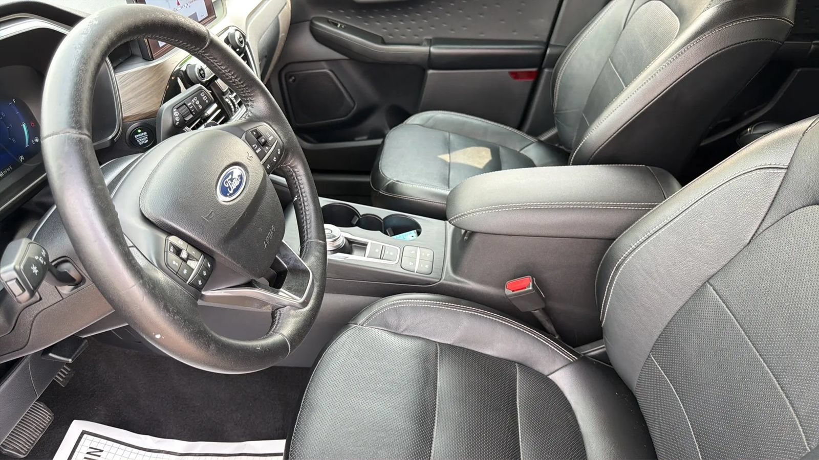 Used 2020 Ford Escape Titanium AWD/4WD image 17
