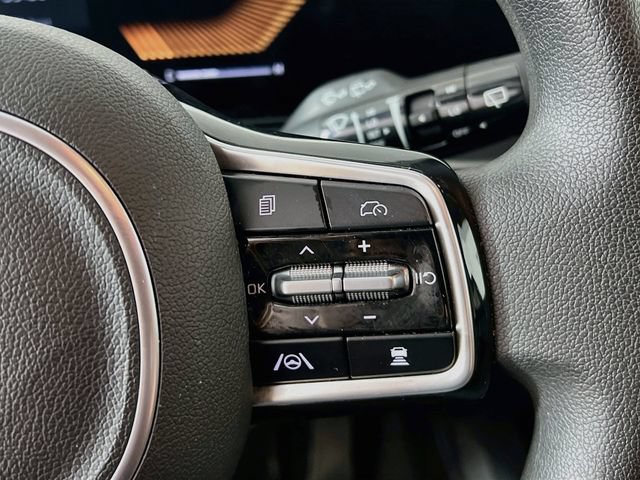 Used 2025 Kia Sorento LX FWD image 30