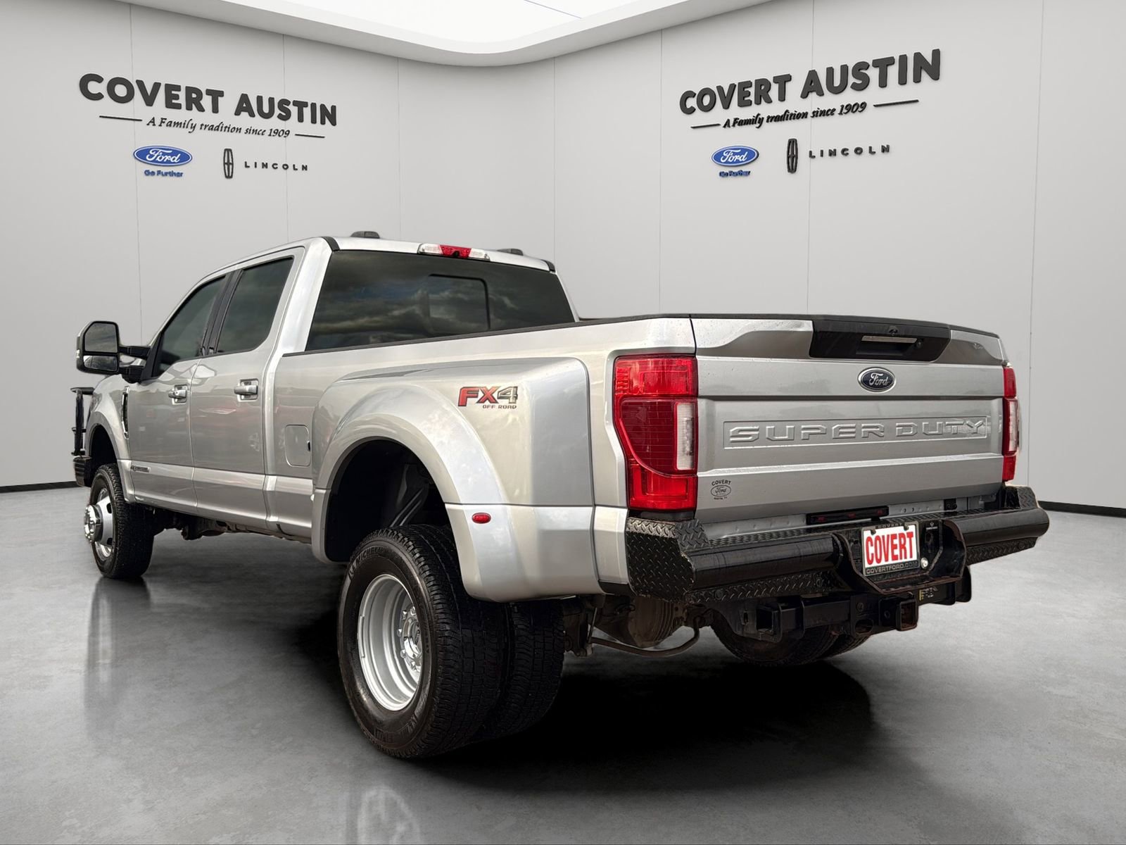 Used 2022 Ford F350 Lariat w/ Lariat Ultimate Package AWD/4WD image 3