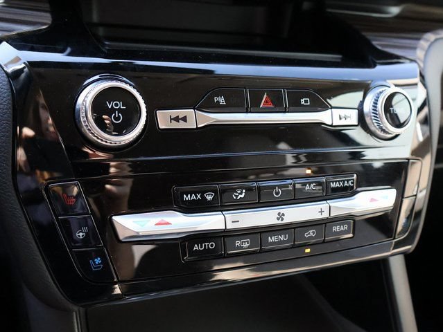 Used 2023 Ford Explorer Limited AWD/4WD image 34