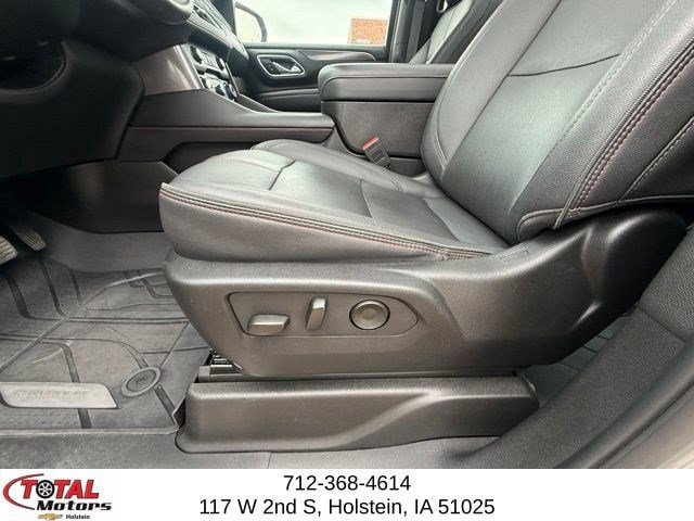 Used 2023 Chevrolet Suburban RST w/ Luxury Package AWD/4WD image 12