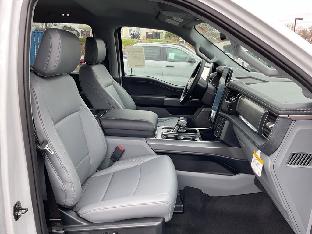 New 2025 Ford F150 Lightning Flash image 31