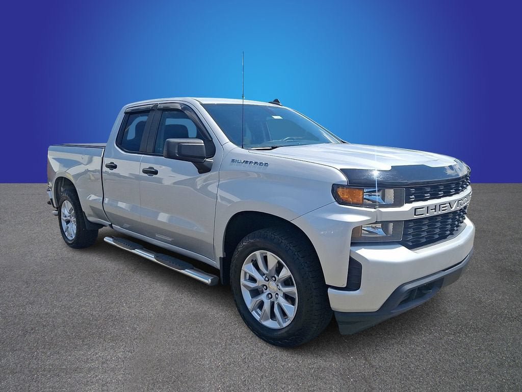 Used 2020 Chevrolet Silverado 1500 Custom w/ Custom Value Package RWD image 3
