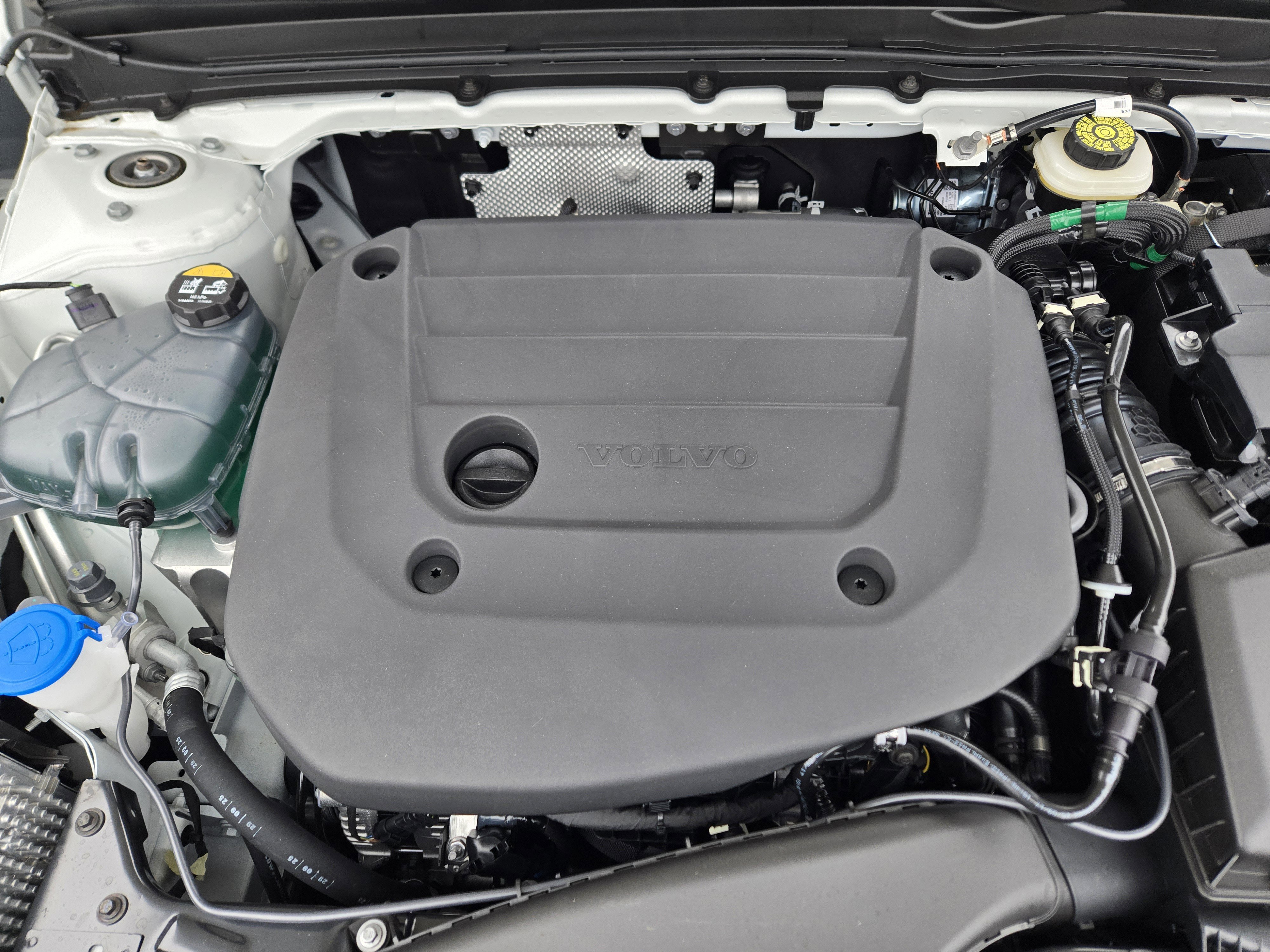 New 2026 Volvo XC40 B5 Plus w/ Protection Package Premier image 33