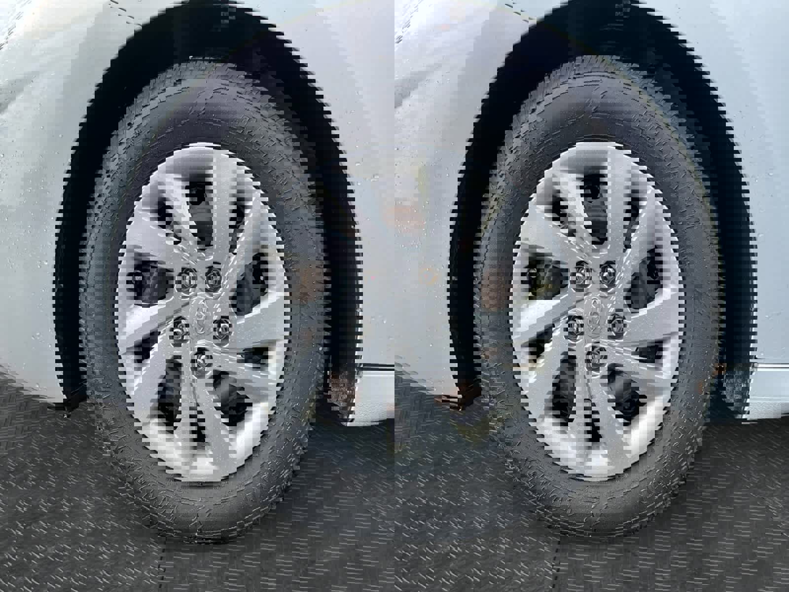 Used 2020 Hyundai Elantra SE w/ Cargo Package (C1) image 16