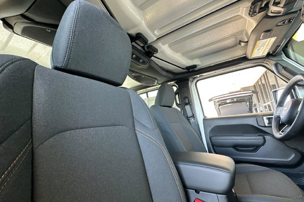 New 2025 Jeep Gladiator Sport AWD/4WD image 12