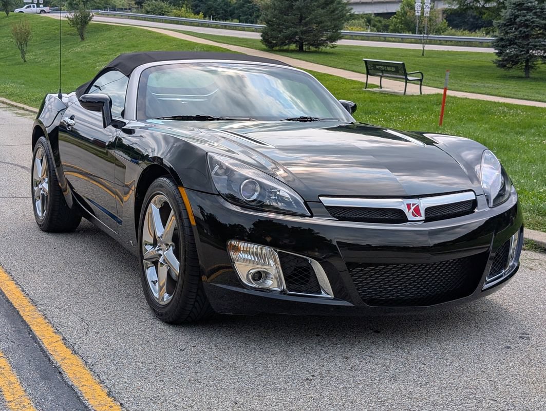 Used 2009 Saturn Sky Red Line RWD image 3