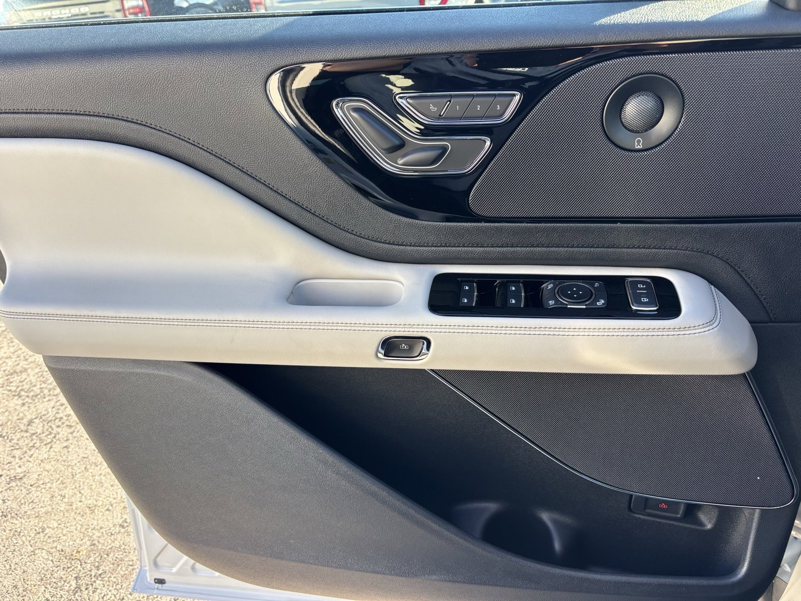 New 2025 Lincoln Aviator 2WD w/ Equipment Group 101A image 14