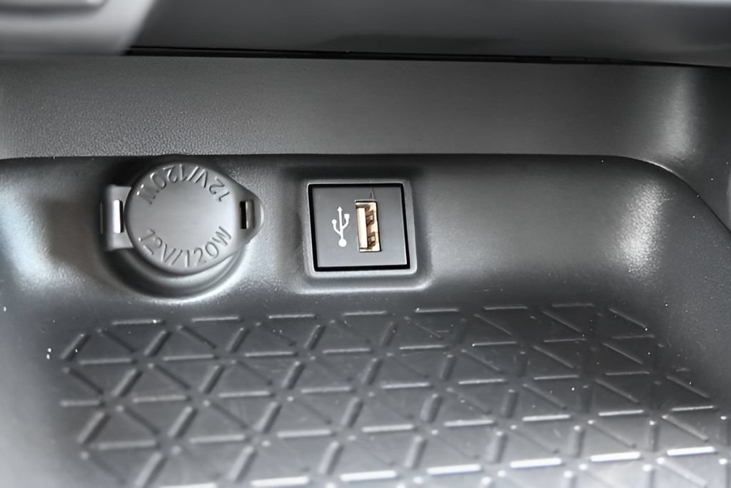 Used 2025 Toyota RAV4 XLE FWD image 14