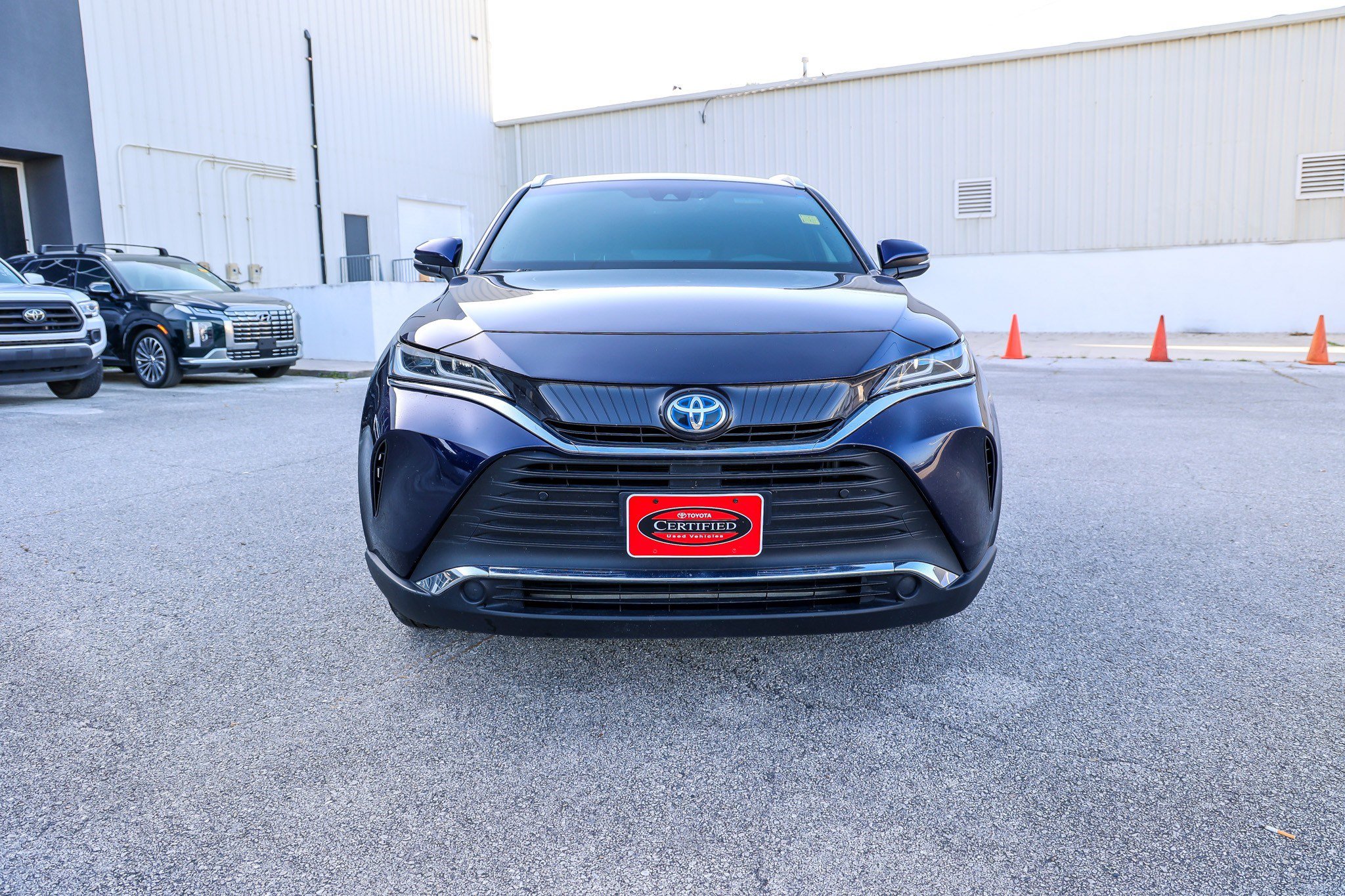 Certified 2022 Toyota Venza XLE AWD/4WD image 3
