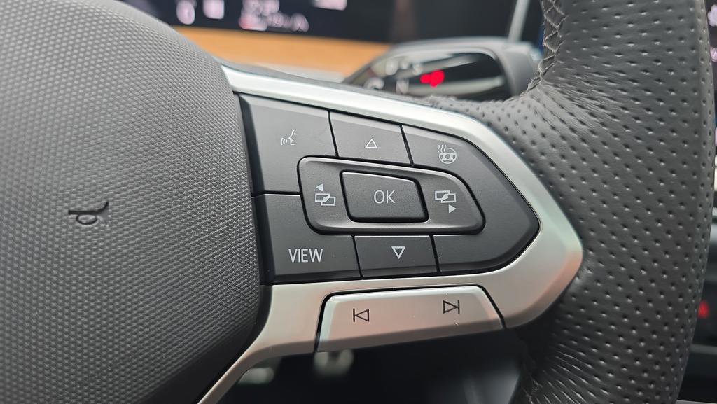 Used 2025 Volkswagen Tiguan SEL R-Line AWD/4WD image 14