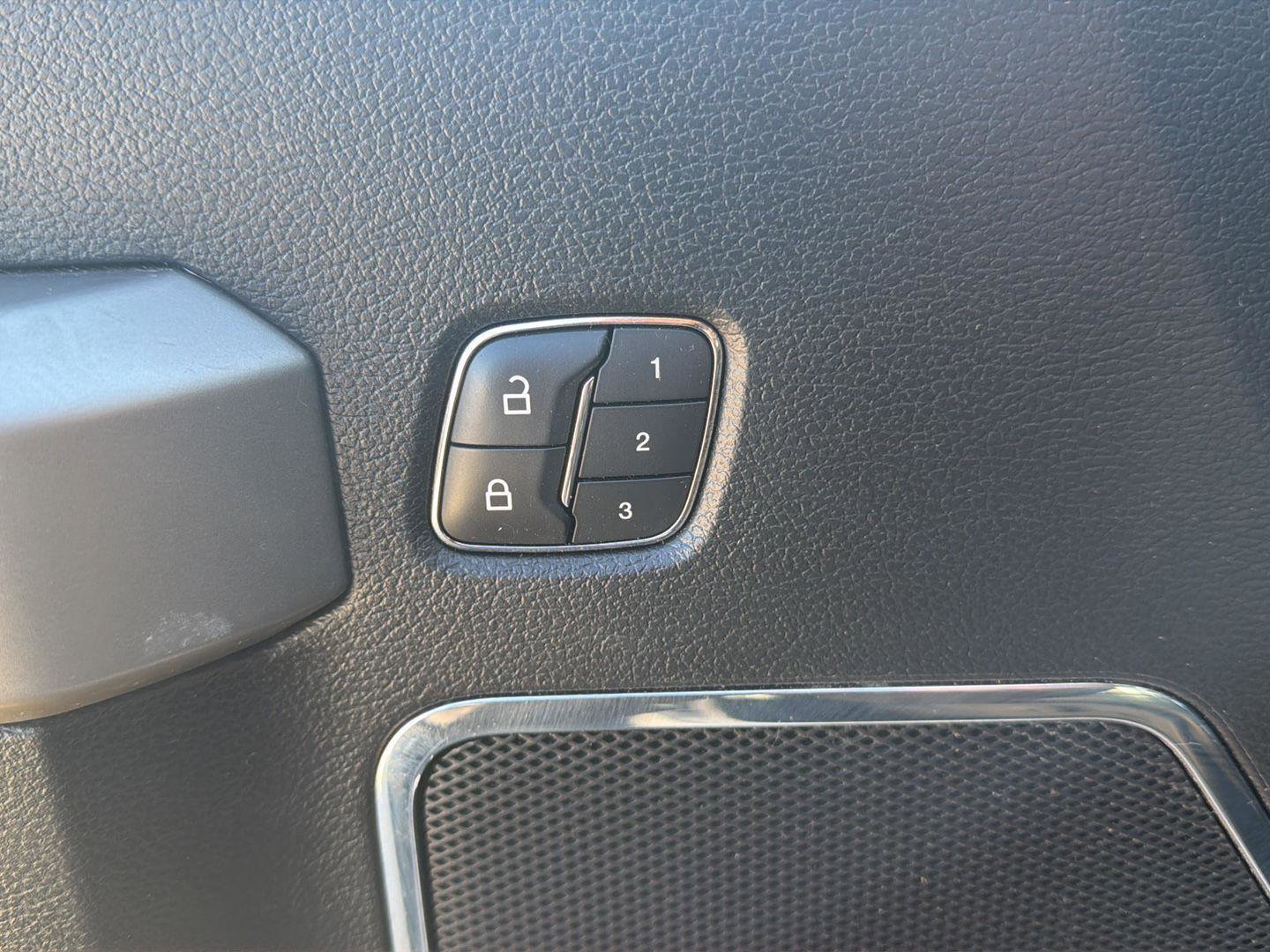 Used 2019 Ford F150 Lariat w/ Equipment Group 501A Mid AWD/4WD image 16