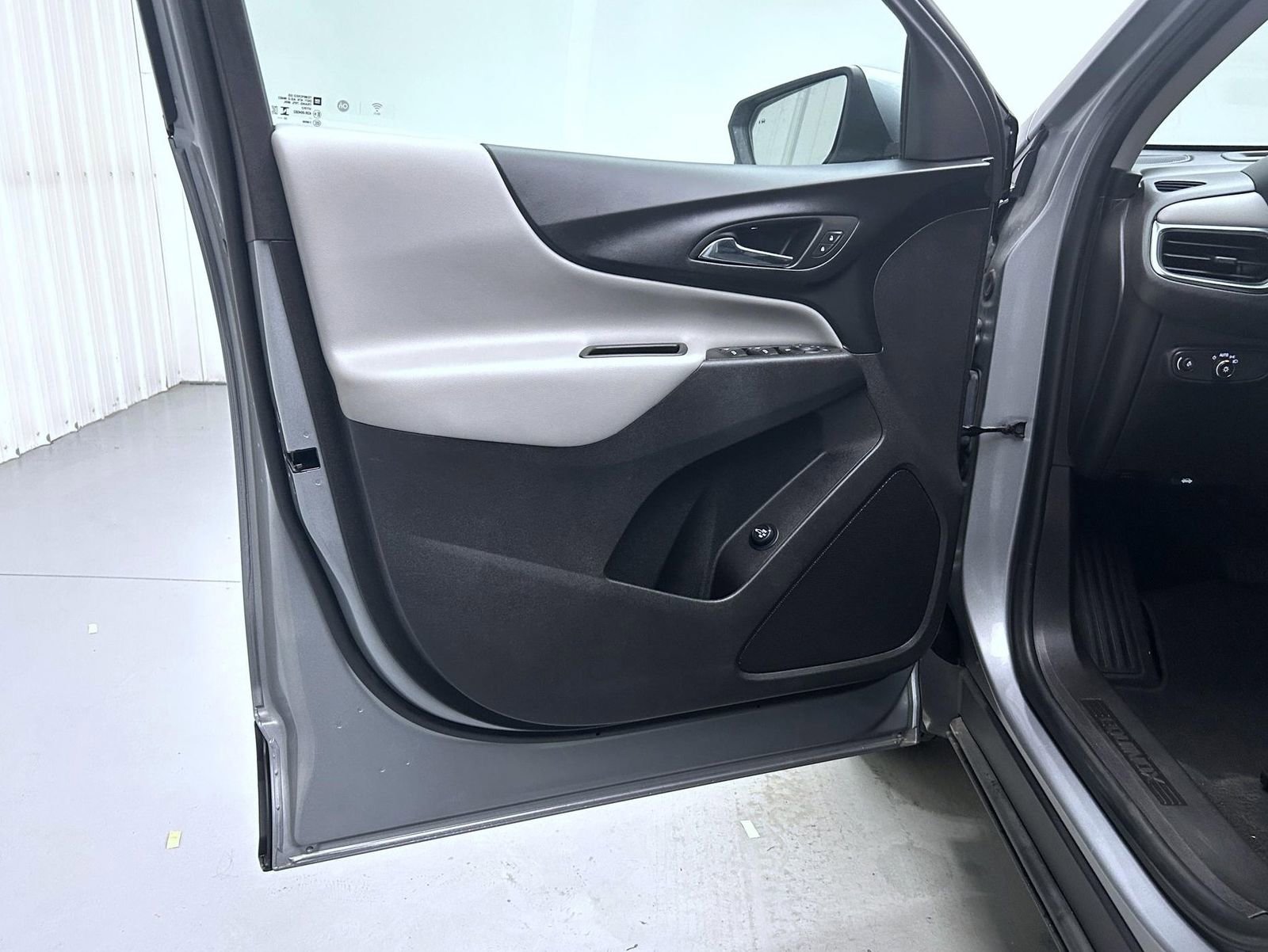 Used 2024 Chevrolet Equinox LT image 9