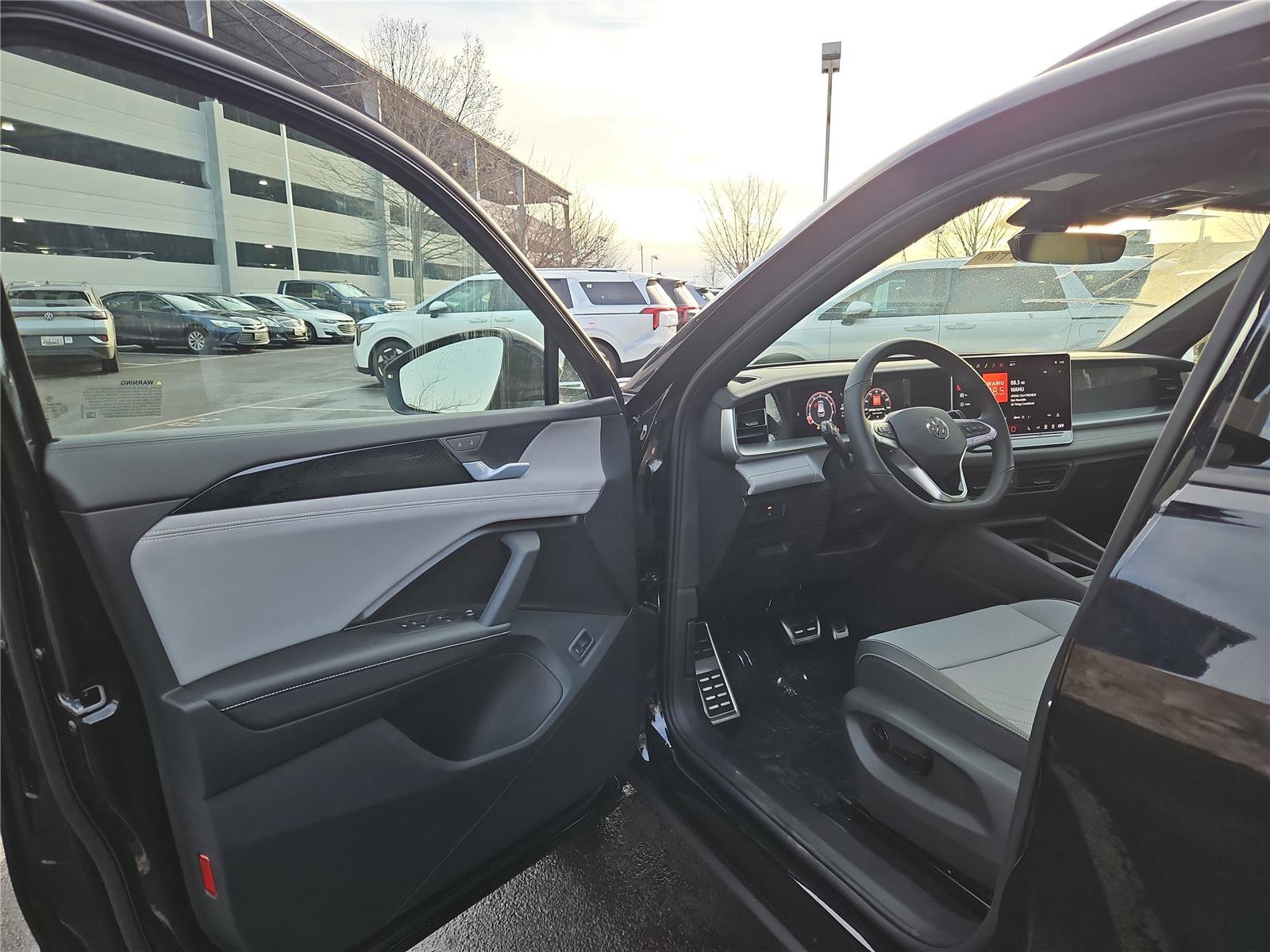 New 2026 Volkswagen Tiguan SE R-Line image 11