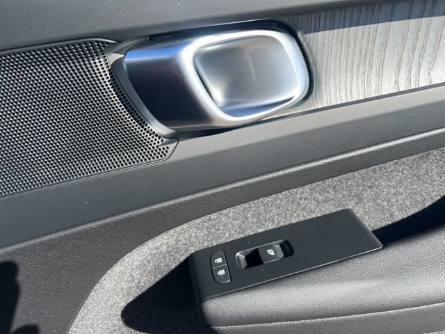 New 2026 Volvo XC40 B4 Core FWD image 33