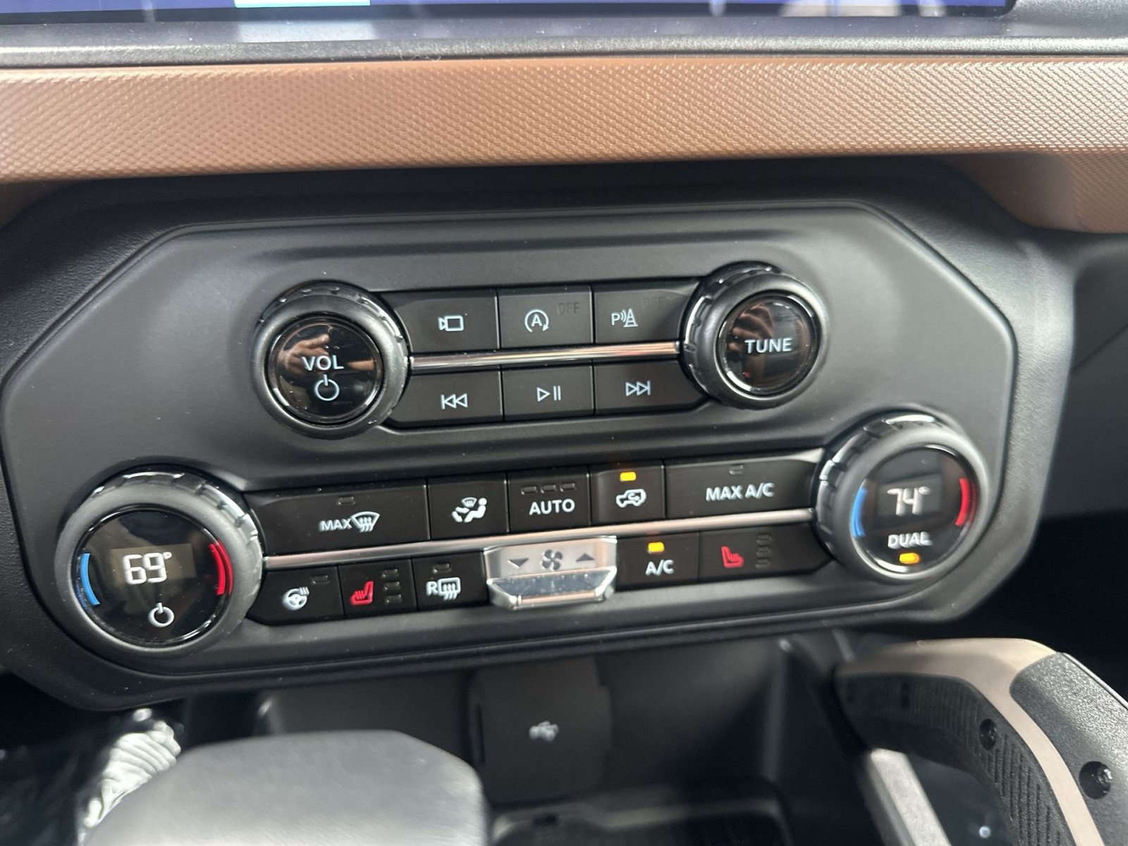 Used 2024 Ford Bronco Outer Banks AWD/4WD image 37