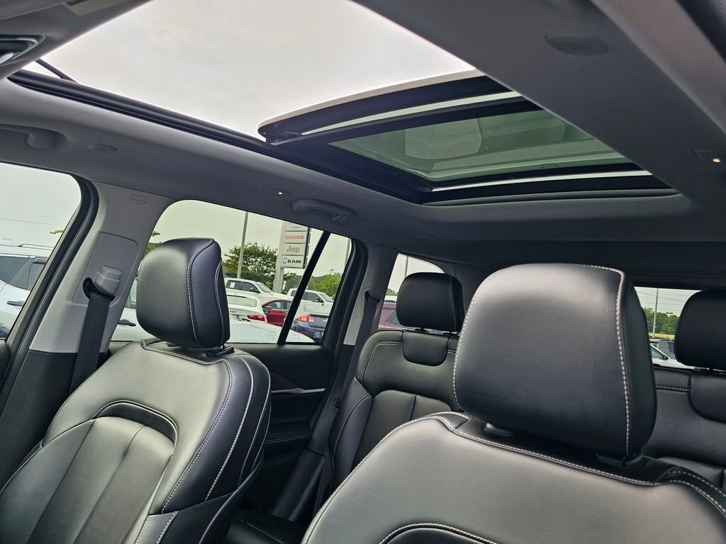 Used 2023 Jeep Grand Cherokee 4WD 4xe image 28