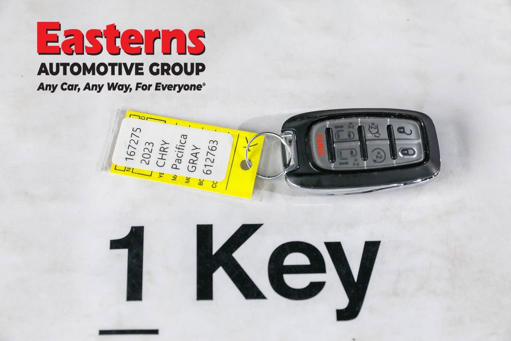 Used 2023 Chrysler Pacifica Touring-L FWD image 24