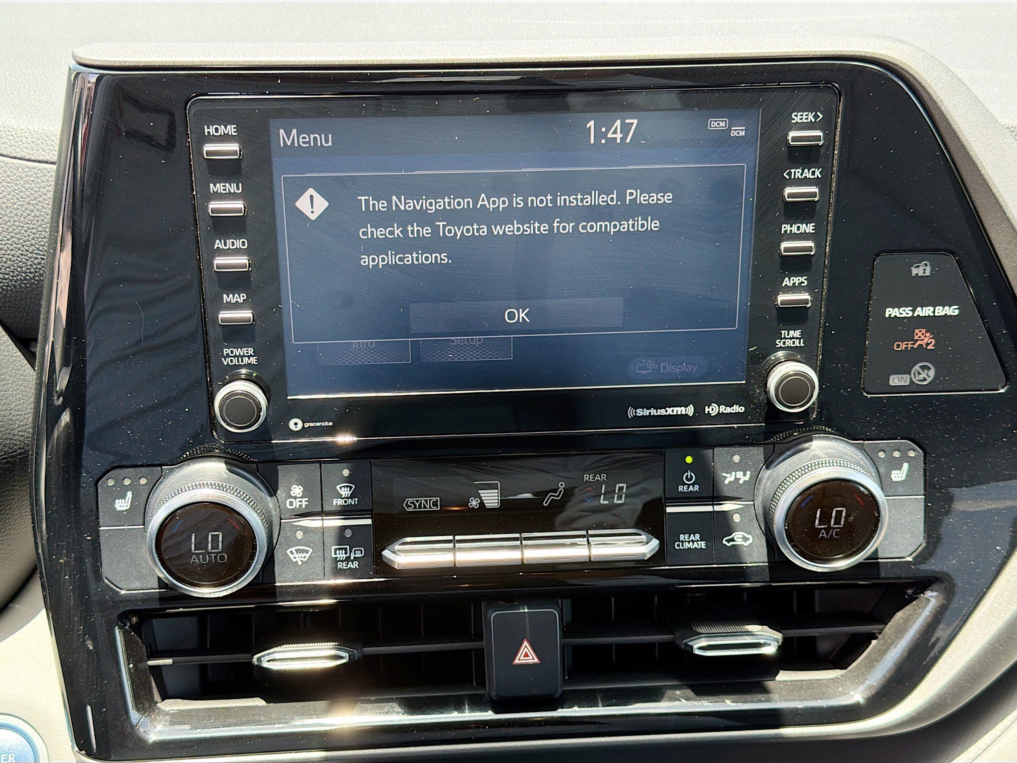 Used 2021 Toyota Highlander XLE AWD/4WD image 32