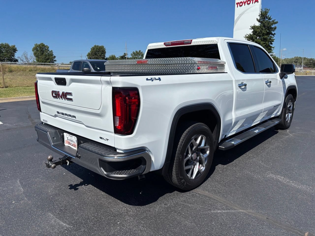 Used 2026 GMC Sierra 1500 SLT w/ SLT Premium Package AWD/4WD image 8